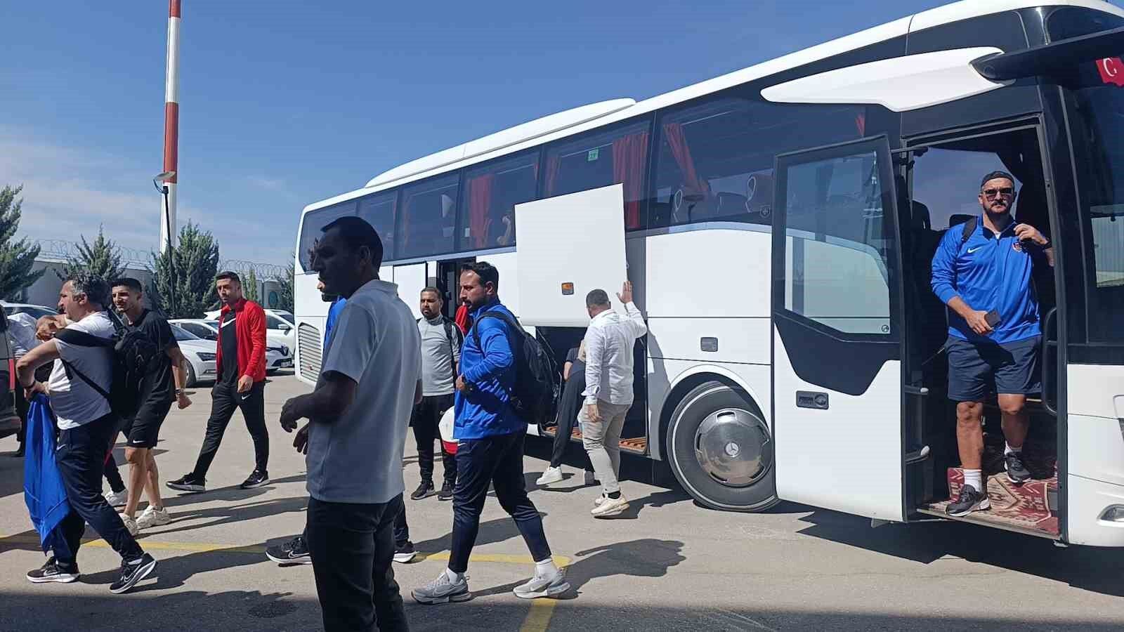 Vanspor kafilesi uçakla Elazığ’a gitti