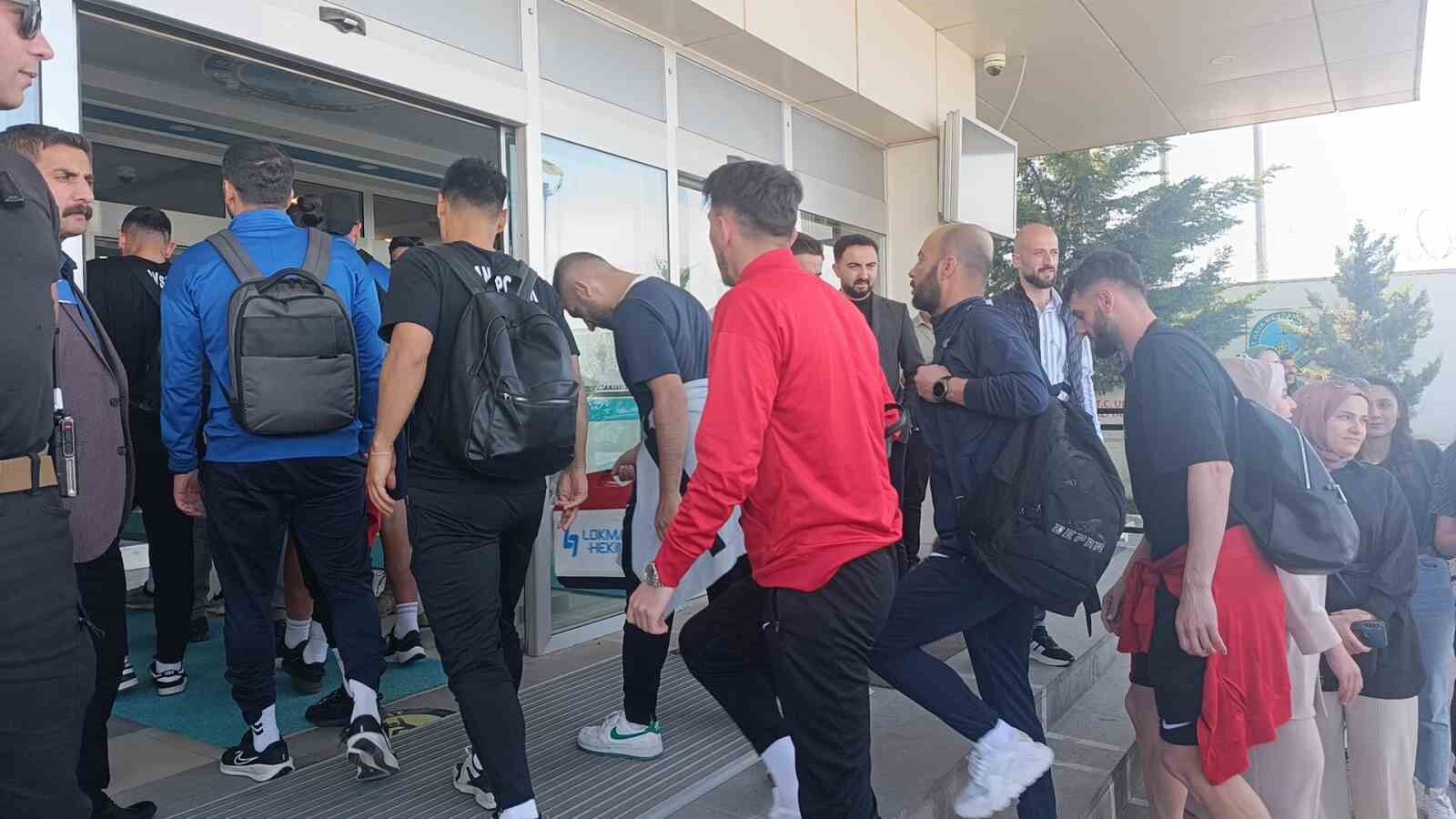 Vanspor kafilesi uçakla Elazığ’a gitti