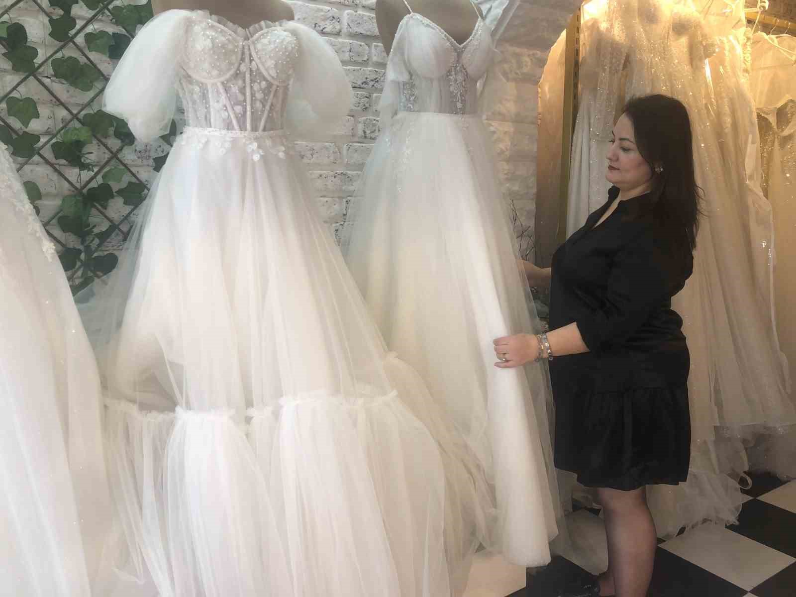 Üniversite okuyup edindiği mesleğini bırakıp gelinlikçi oldu