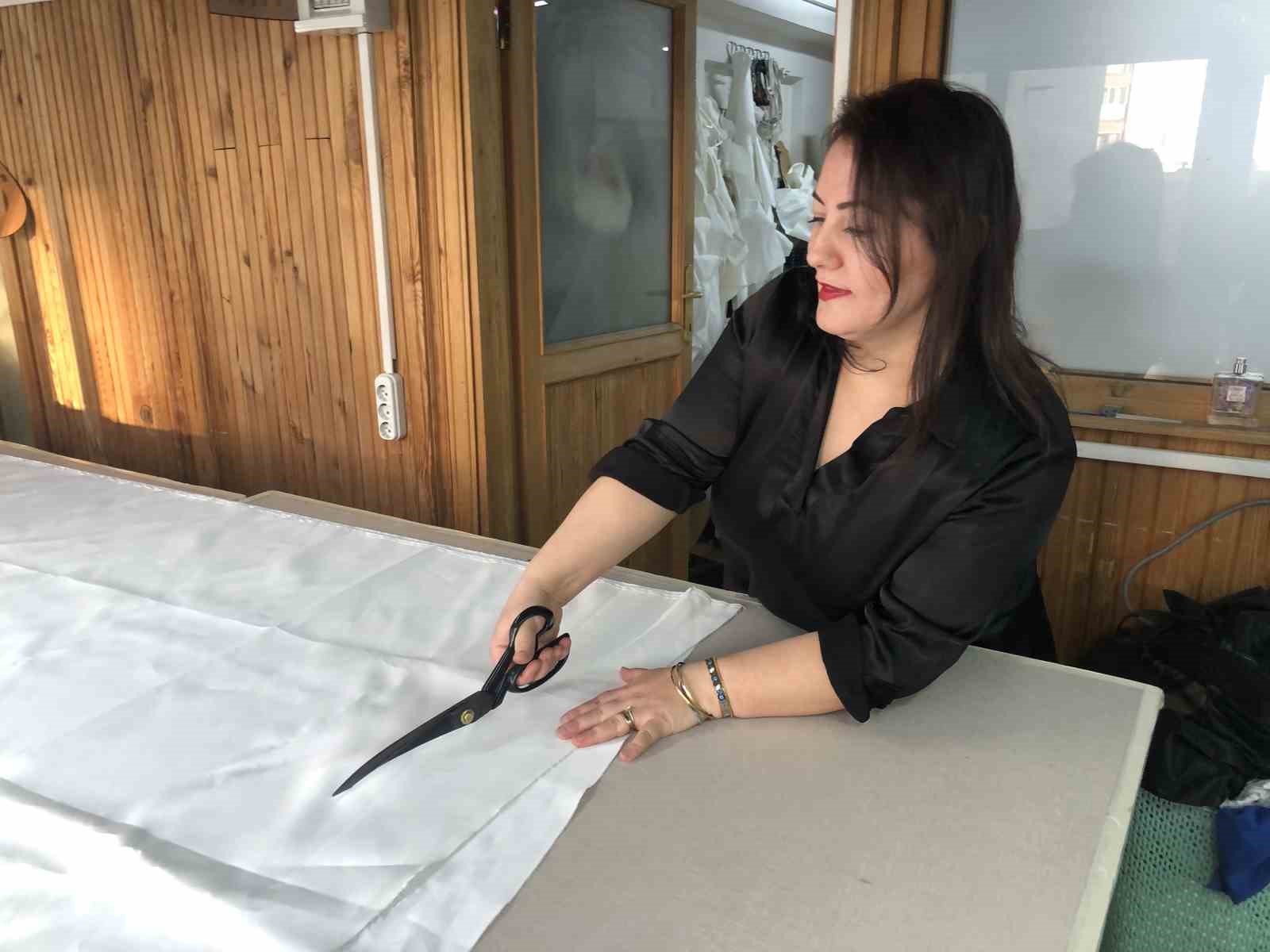 Üniversite okuyup edindiği mesleğini bırakıp gelinlikçi oldu