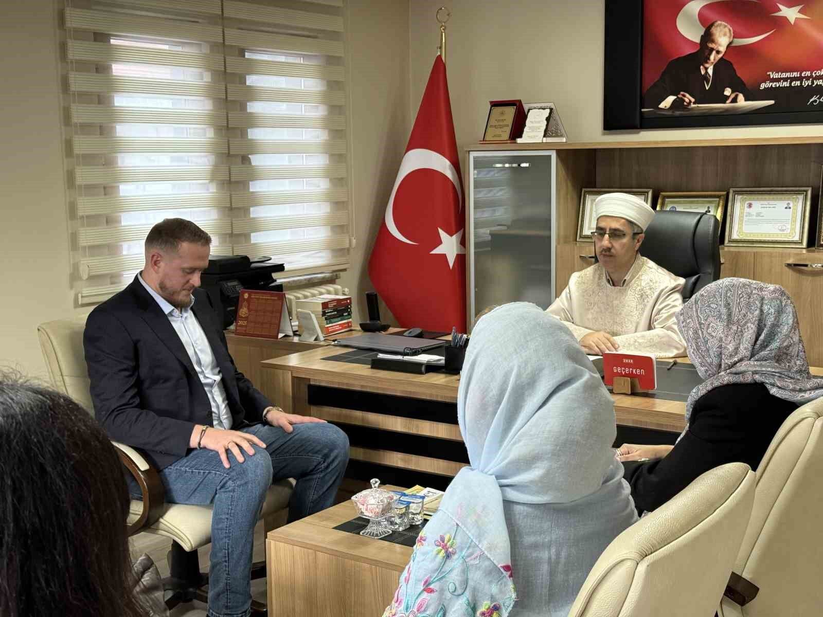 İngiliz Simon, sevdiği kadın için müslüman oldu: Yeni adı ‘Sinan’