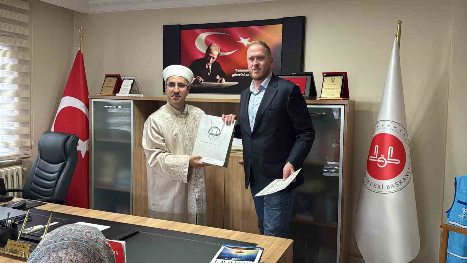 İngiliz Simon, sevdiği kadın için müslüman oldu: Yeni adı ‘Sinan’