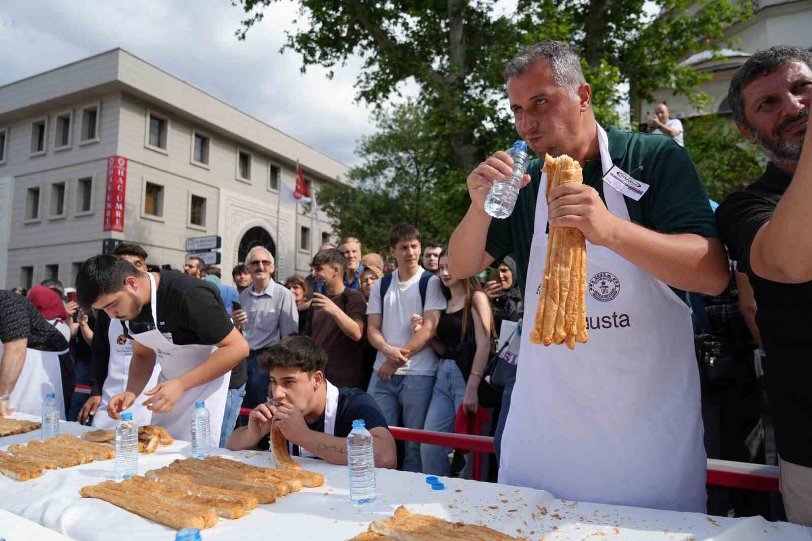 En uzun böreği yiyebilmek için günlerce aç kaldılar...