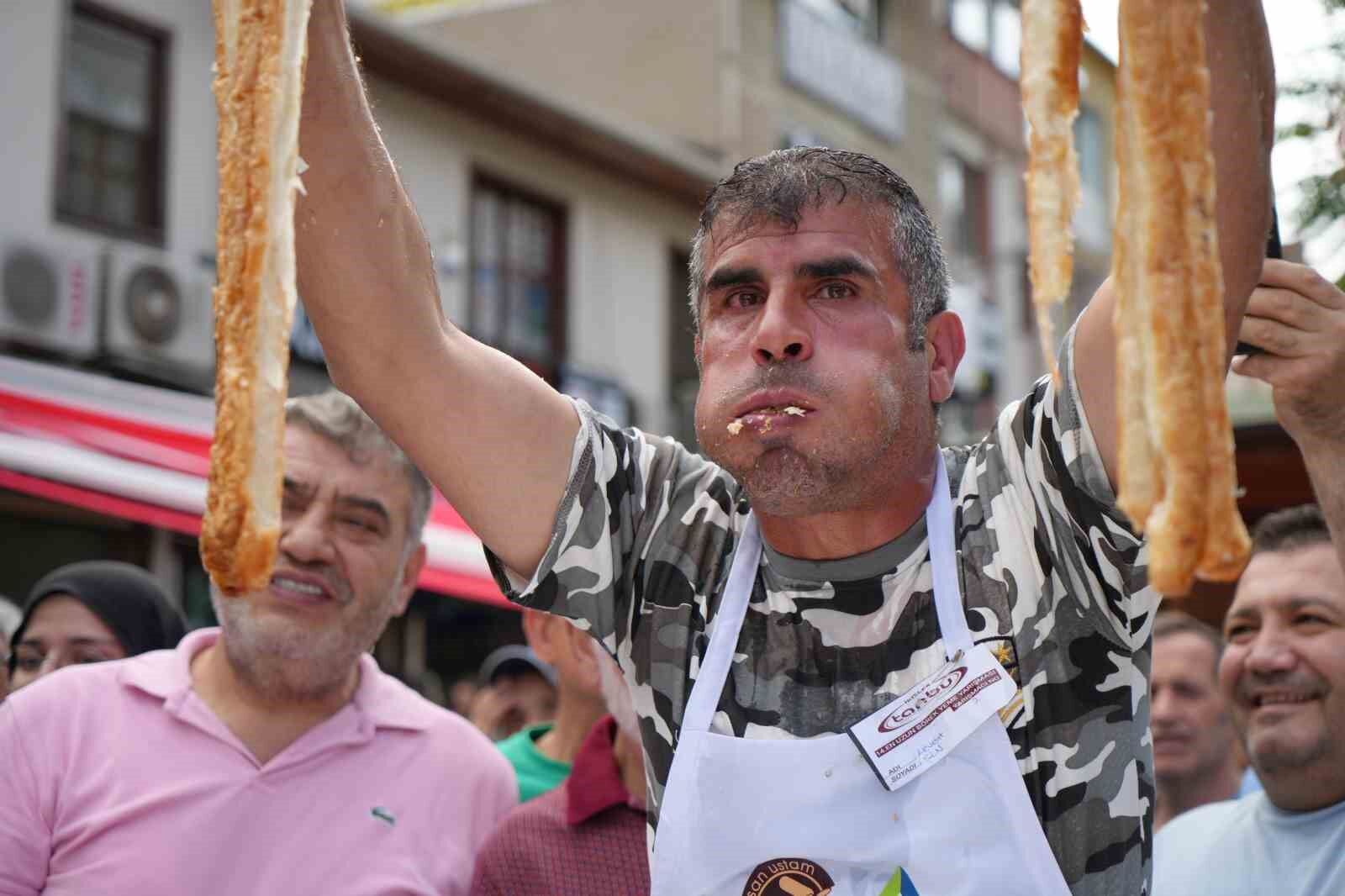 En uzun böreği yiyebilmek için günlerce aç kaldılar...