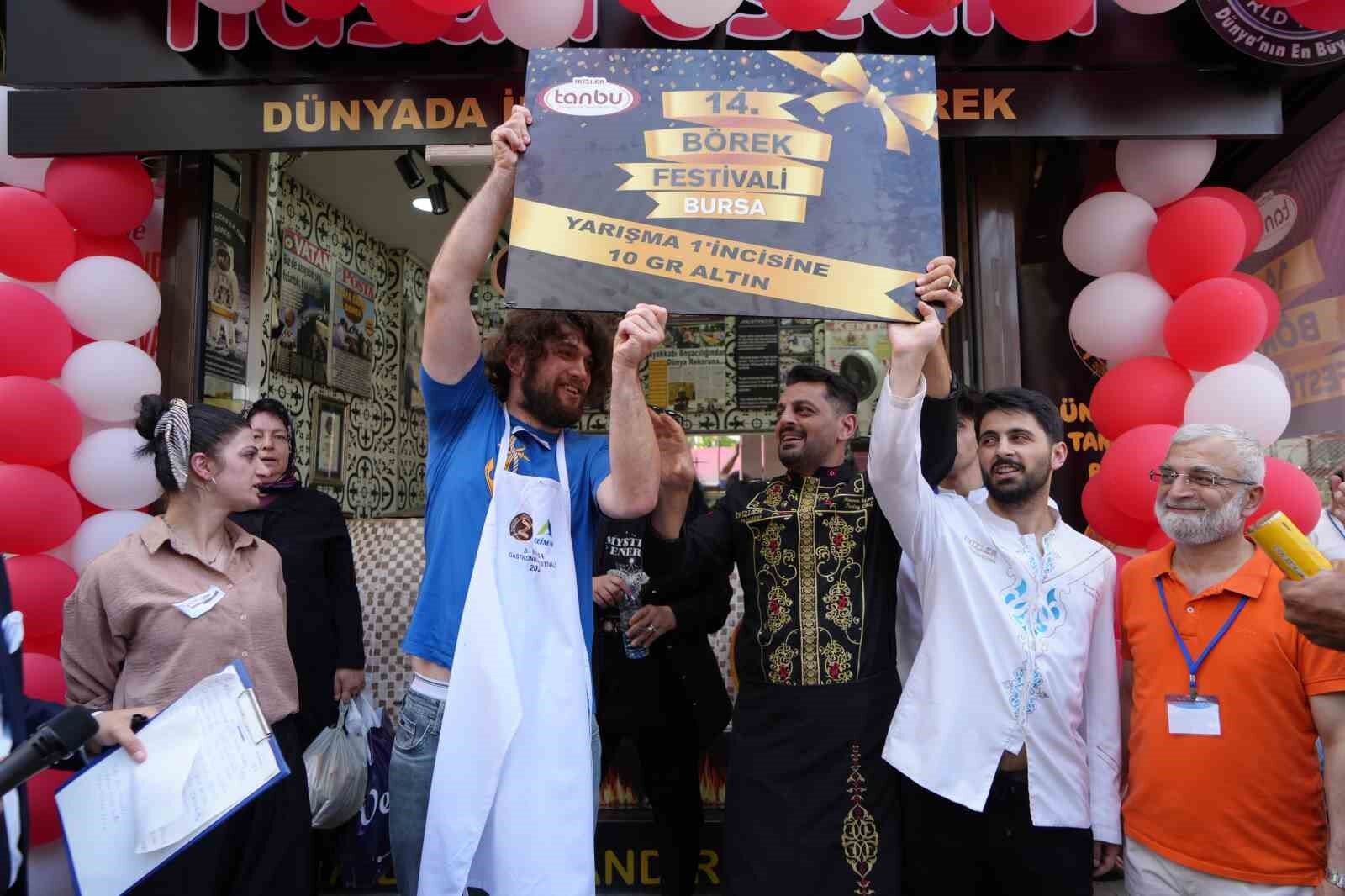 En uzun böreği yiyebilmek için günlerce aç kaldılar...