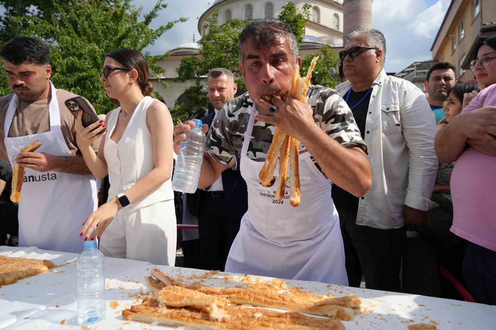 En uzun böreği yiyebilmek için günlerce aç kaldılar...