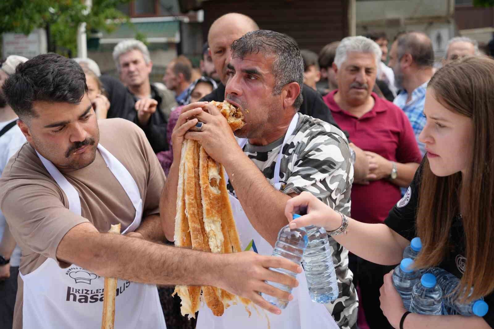 En uzun böreği yiyebilmek için günlerce aç kaldılar...