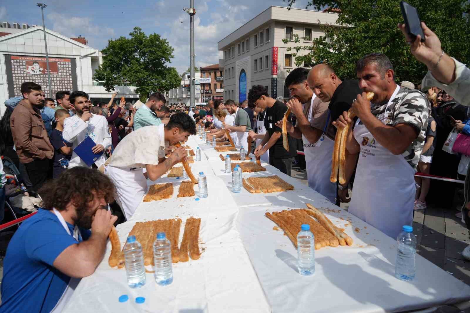 En uzun böreği yiyebilmek için günlerce aç kaldılar...