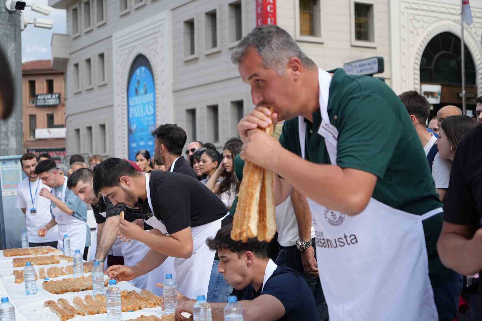 En uzun böreği yiyebilmek için günlerce aç kaldılar...