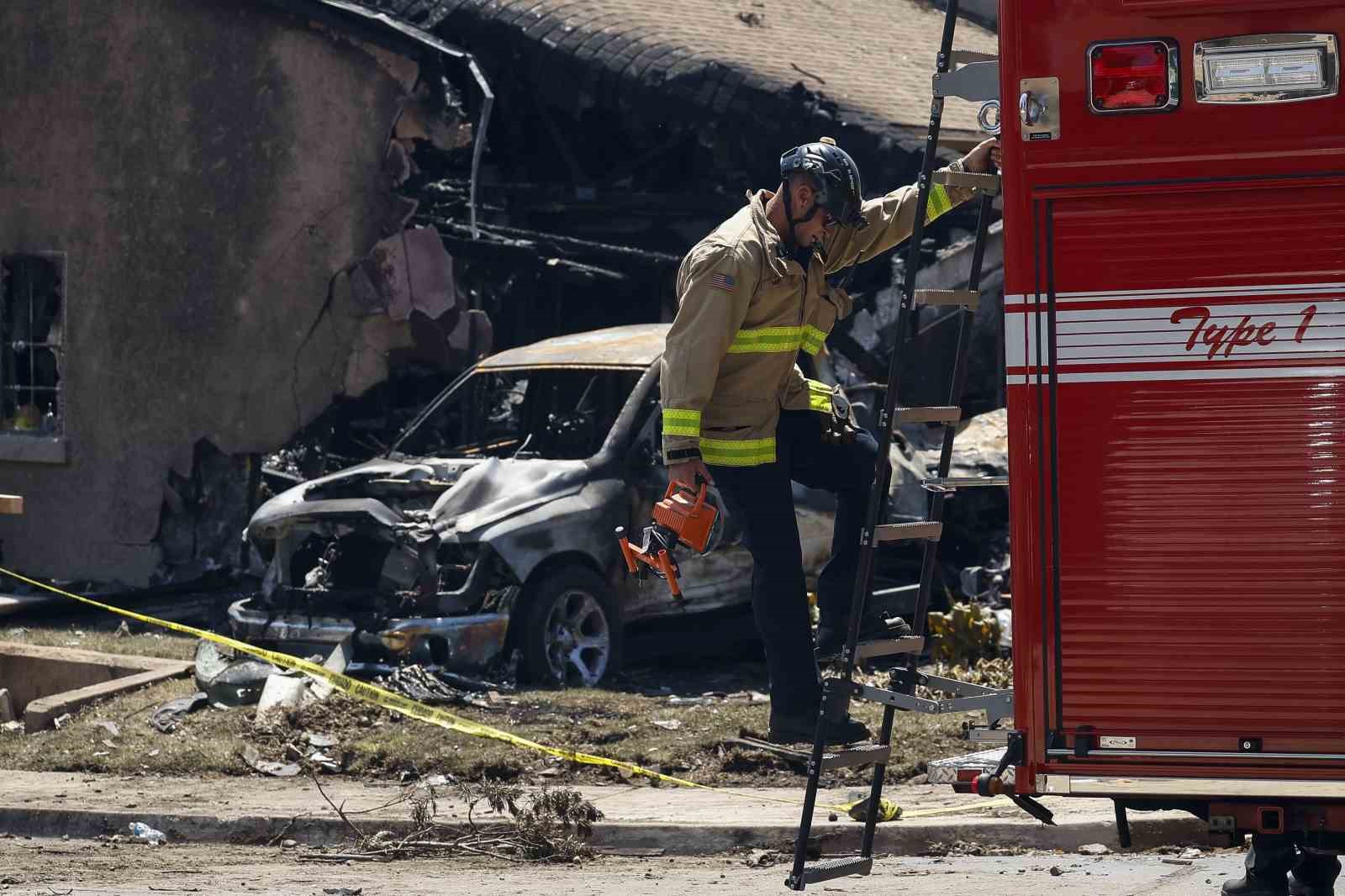 ABD’de yerleşim yerine düşen uçakta 6 kişinin öldüğü doğrulandı