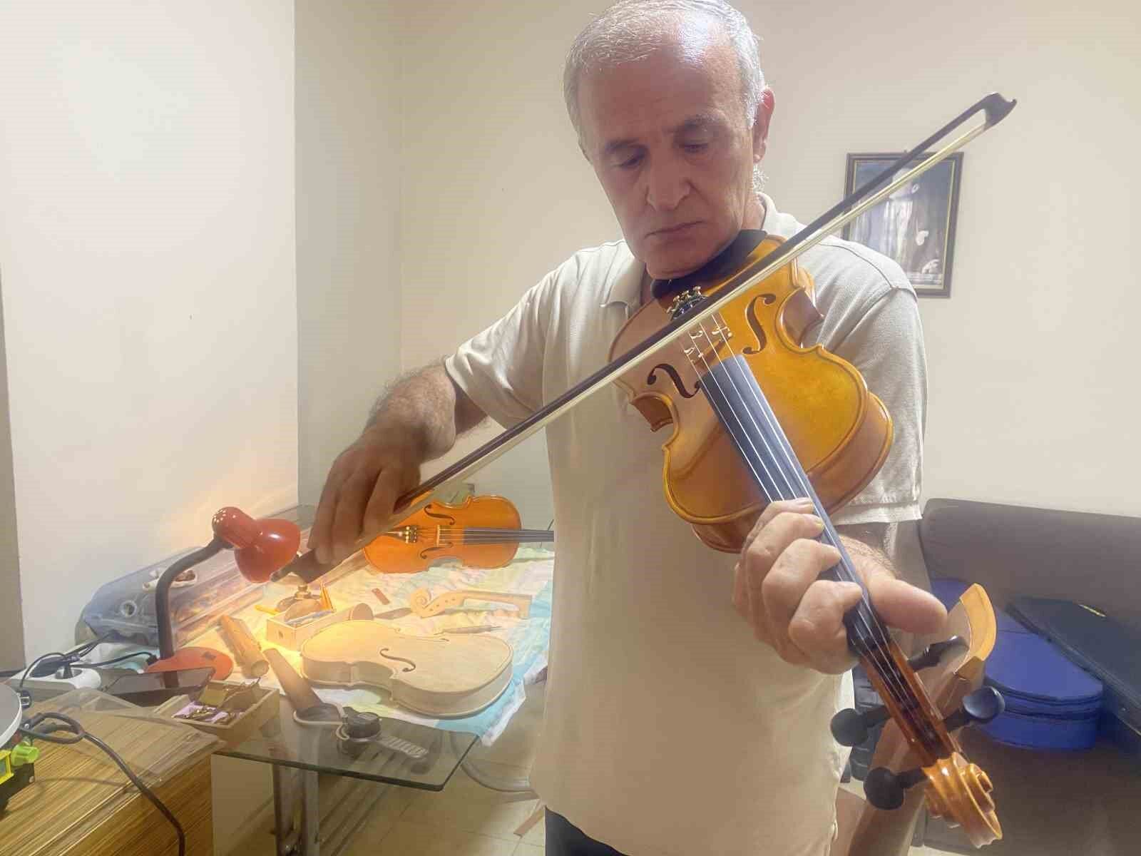 Annesinin altınlarını bozdurup aldığı keman, emekliliğinde mesleği oldu