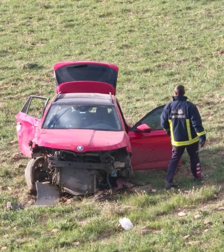 Van’da 50 metrelik uçuruma yuvarlanan otomobilin sürücüsü yaralandı