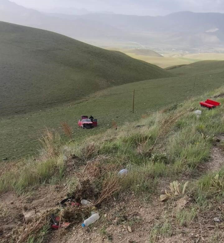 Van’da 50 metrelik uçuruma yuvarlanan otomobilin sürücüsü yaralandı