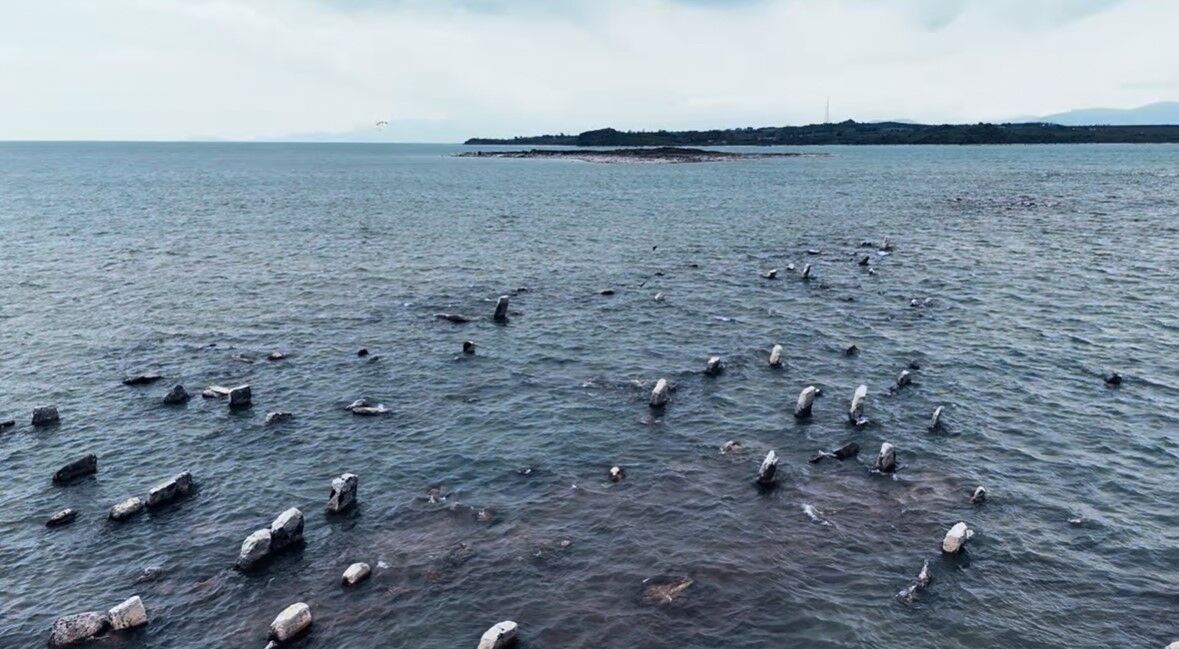 Van Gölü’ndeki tarihi mezarlar definecilerin hedefi oldu