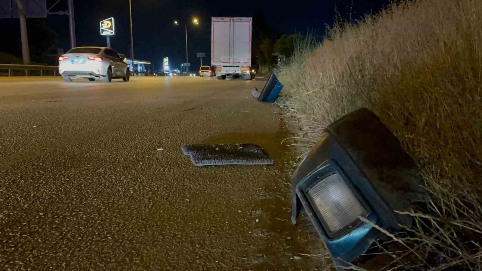 Kontrolden çıkan otomobil önce tıra sonra bariyerlere çarptı: 1 ağır yaralı