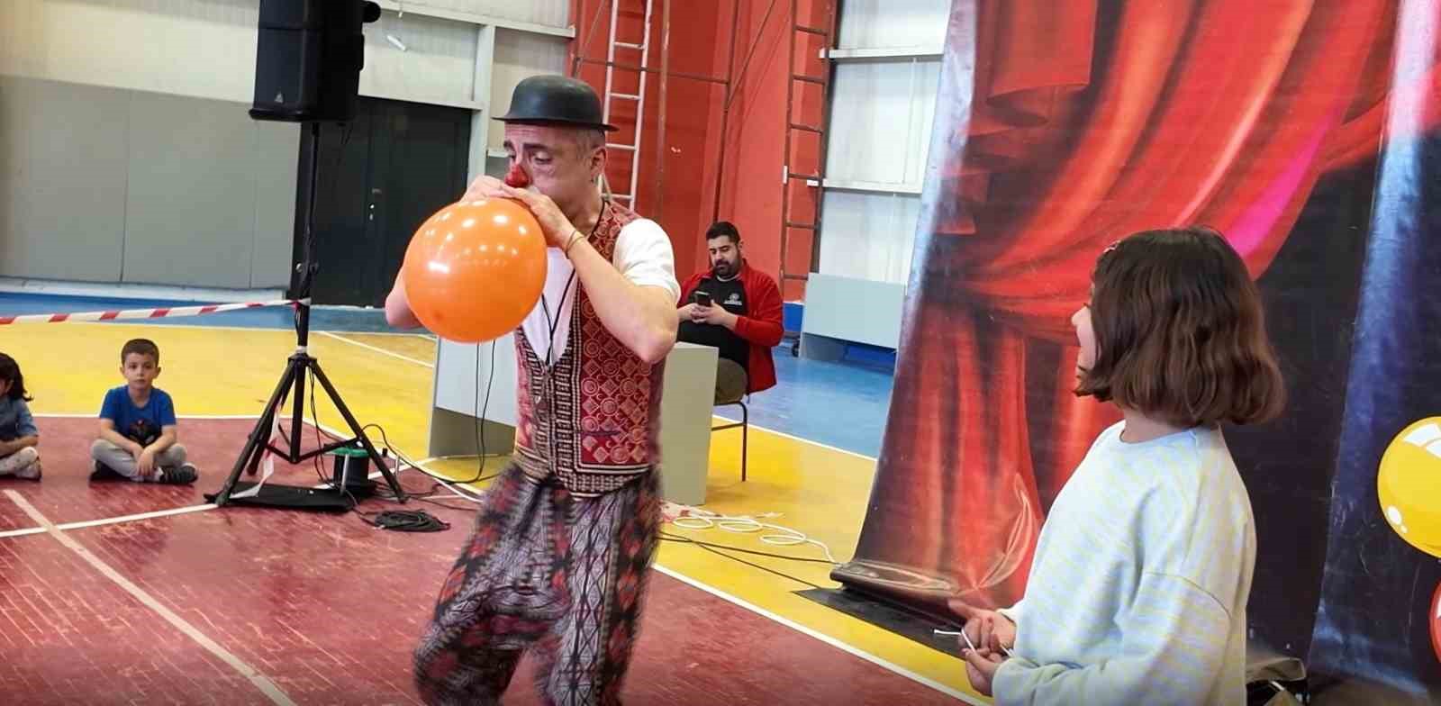 Madagaskar sirki Erciş’te nefes kesti