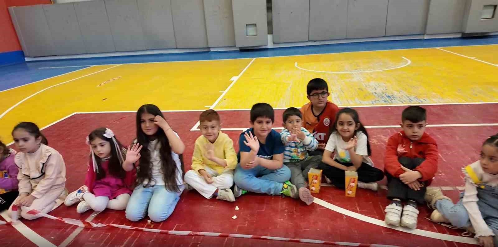 Madagaskar sirki Erciş’te nefes kesti