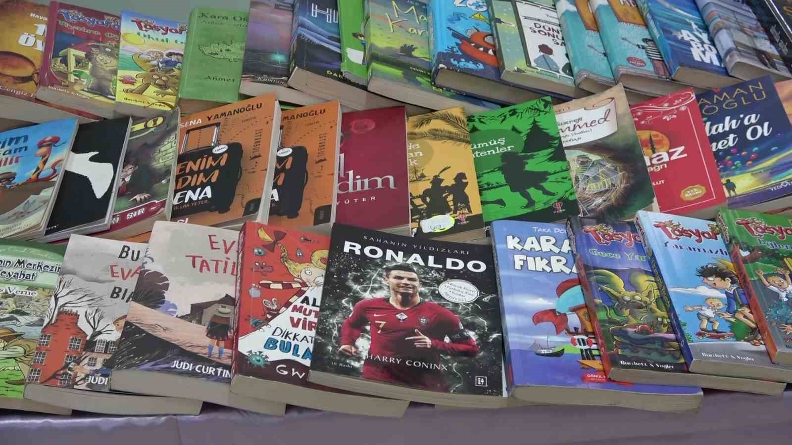Amasyalı öğrenciler Gazze’deki çocuklar ve annelerine destek için kitap sattı