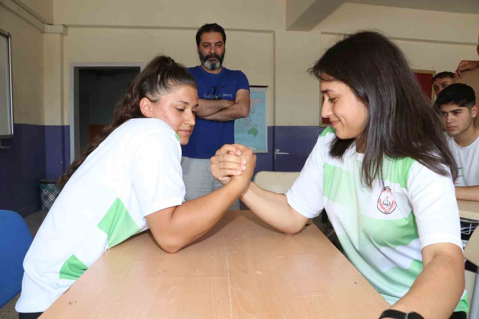 Bileği bükülmeyen kardeşler: Rukiye ve Ayşenur