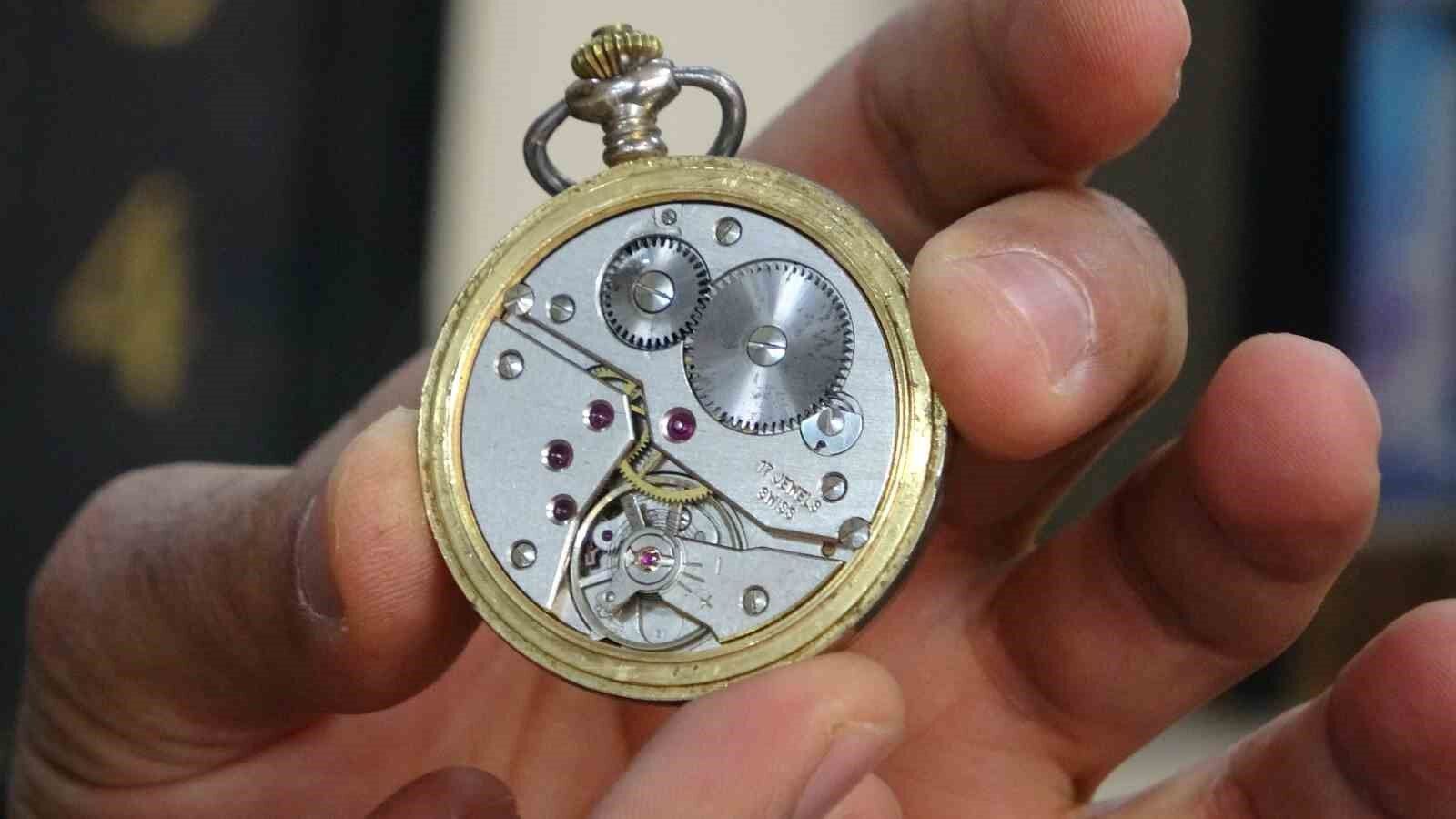 Asırlık saatler Vanlı ustanın elinde yeniden hayat buluyor