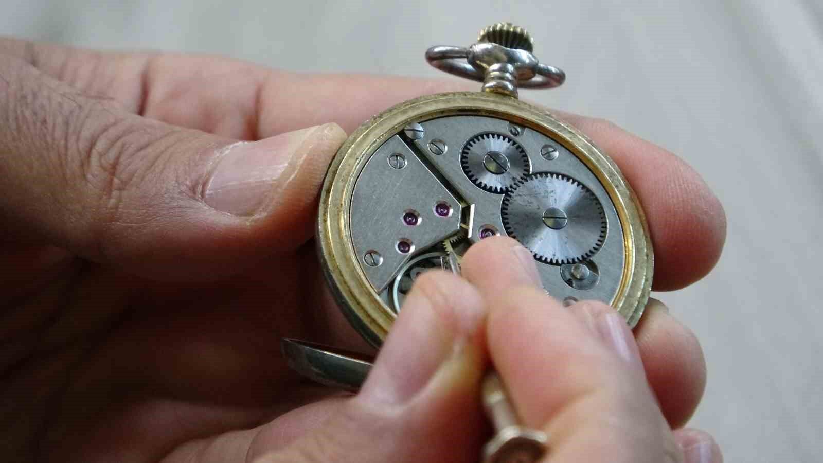 Asırlık saatler Vanlı ustanın elinde yeniden hayat buluyor