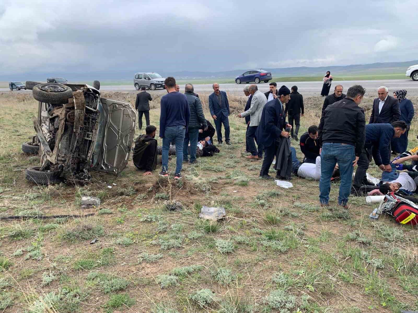Van’da kontrolden çıkan otomobil takla attı; 1 ölü, 4 yaralı