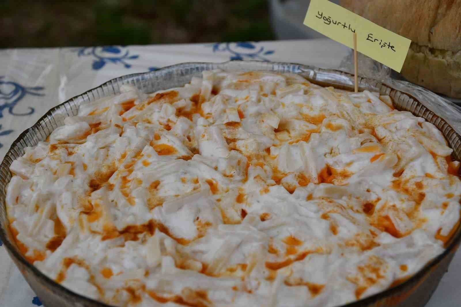 Açıkta ikram edilen yiyecekler tepkilere neden oldu