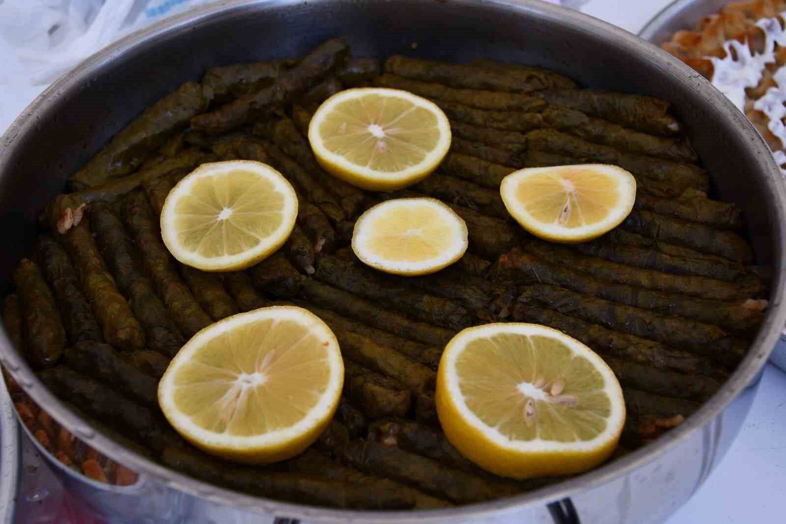 Açıkta ikram edilen yiyecekler tepkilere neden oldu