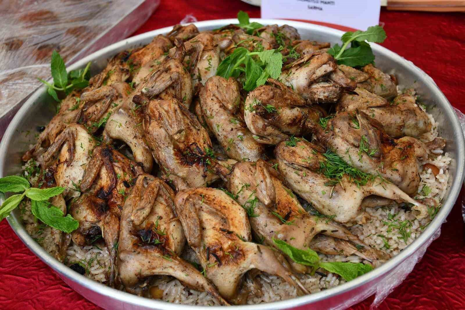 Açıkta ikram edilen yiyecekler tepkilere neden oldu