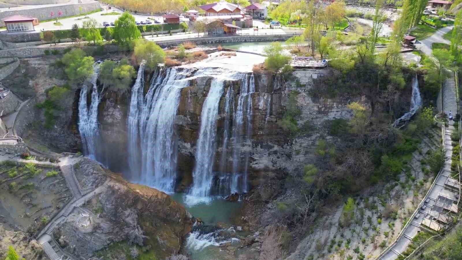 Tortum Şelalesi baharla birlikte coşmaya hazırlanıyor