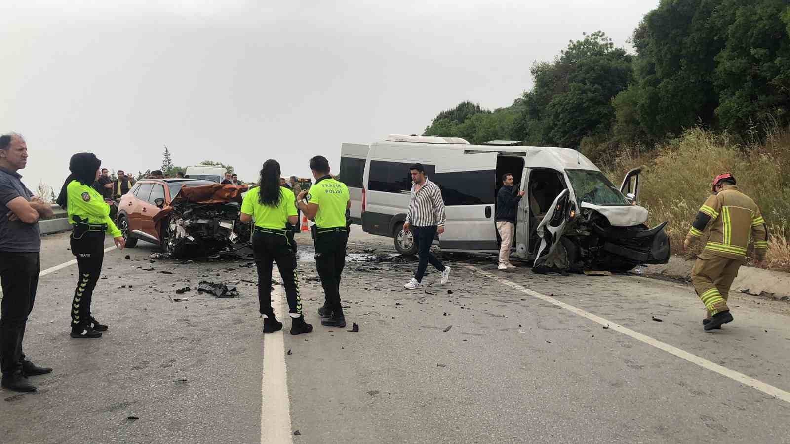 Bursa’da feci kaza: Kazayı bırakıp birbirlerine girdiler
