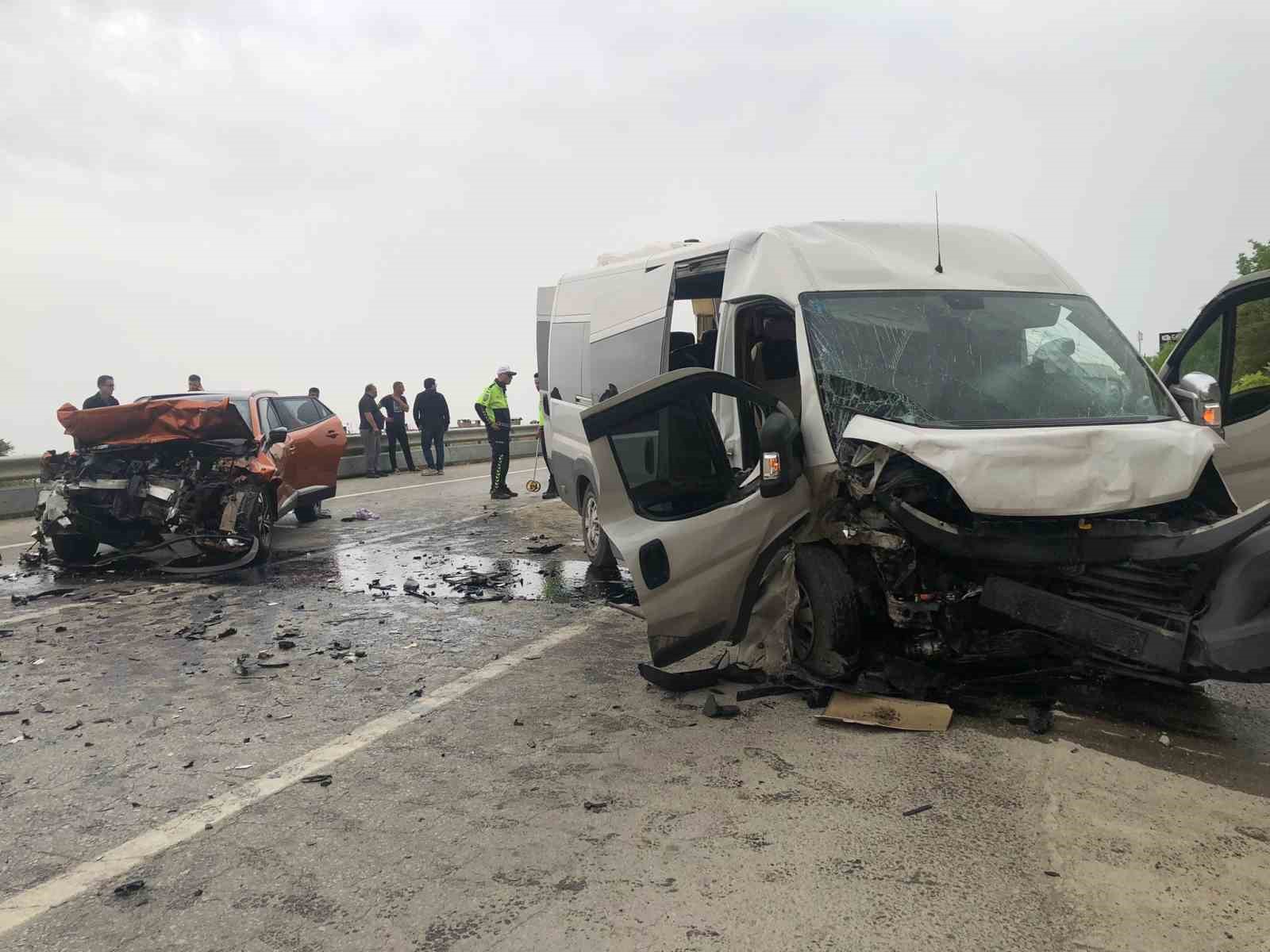 Bursa’da feci kaza: Kazayı bırakıp birbirlerine girdiler
