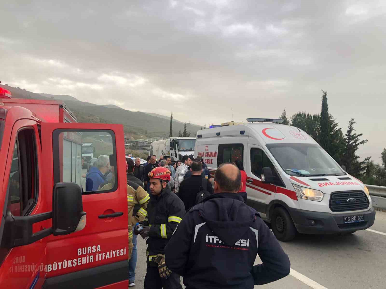 Bursa’da feci kaza: Kazayı bırakıp birbirlerine girdiler