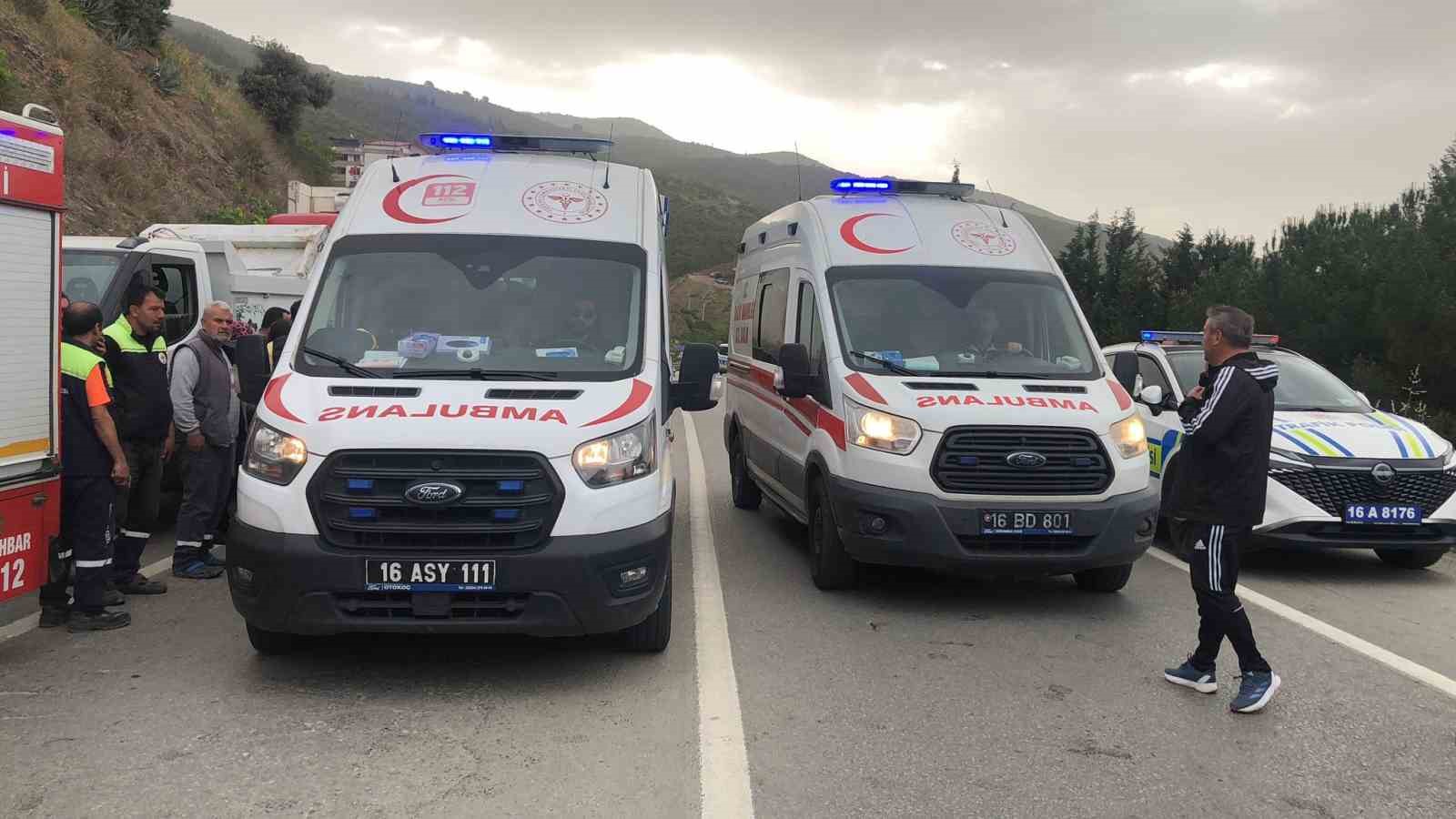 Bursa’da feci kaza: Kazayı bırakıp birbirlerine girdiler