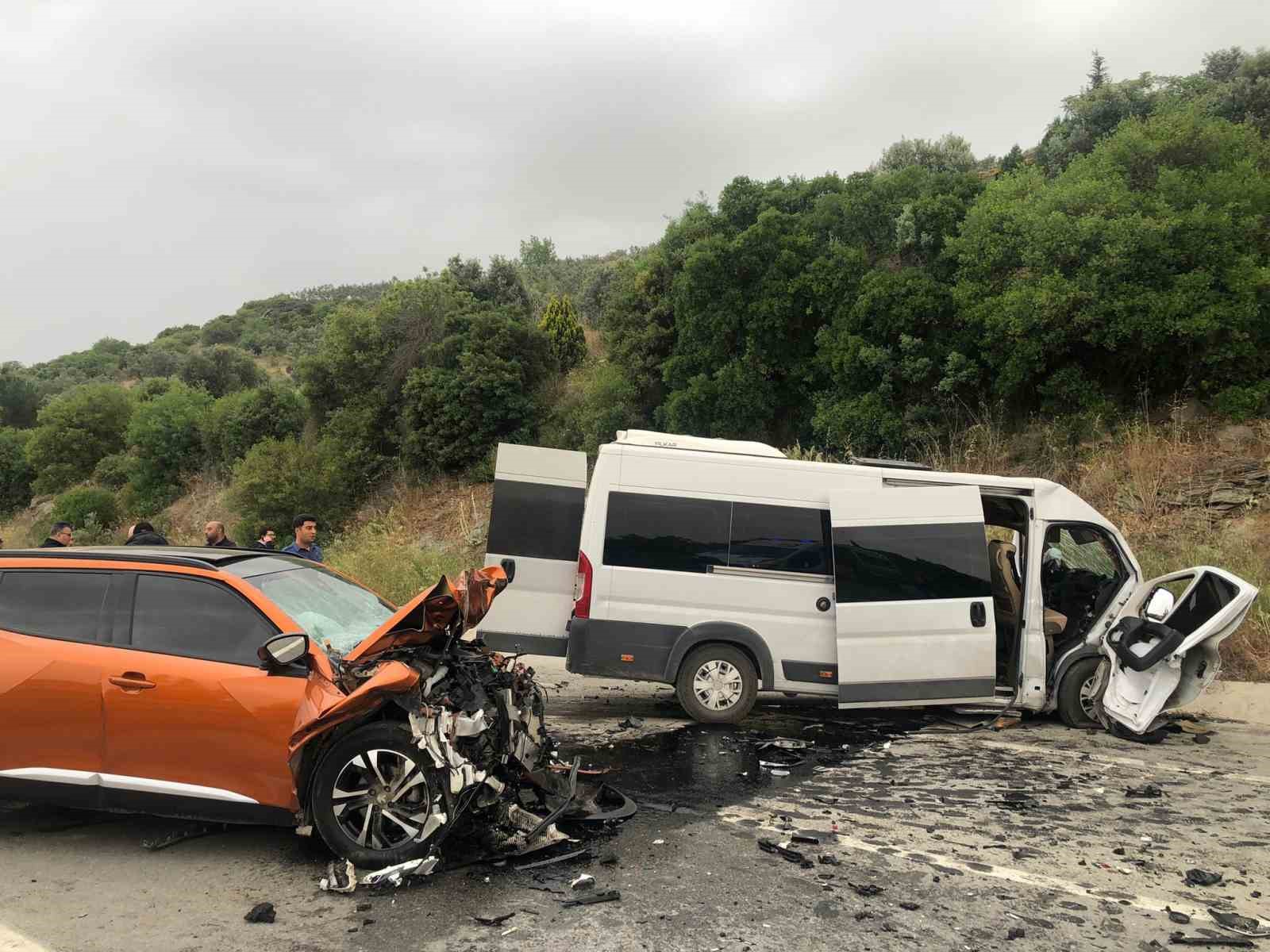 Bursa’da feci kaza: Kazayı bırakıp birbirlerine girdiler