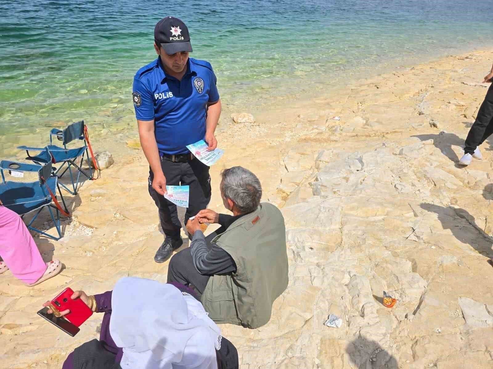 Suda yüzen 32 kişiye 94 bin lira ceza kesildi