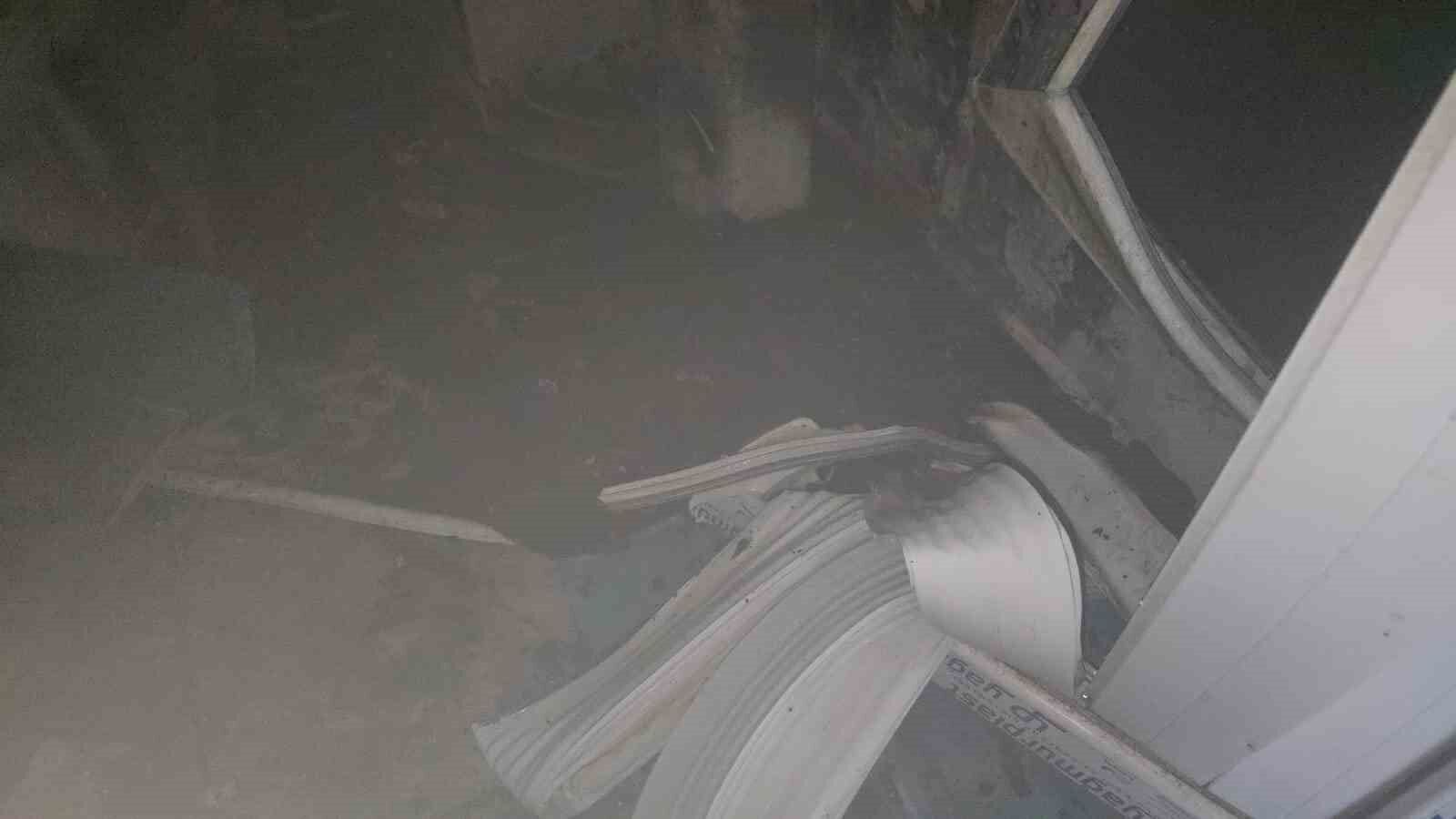 Apartmanın havalandırma kısmında yakılan ateş binayı ayağa kaldırdı