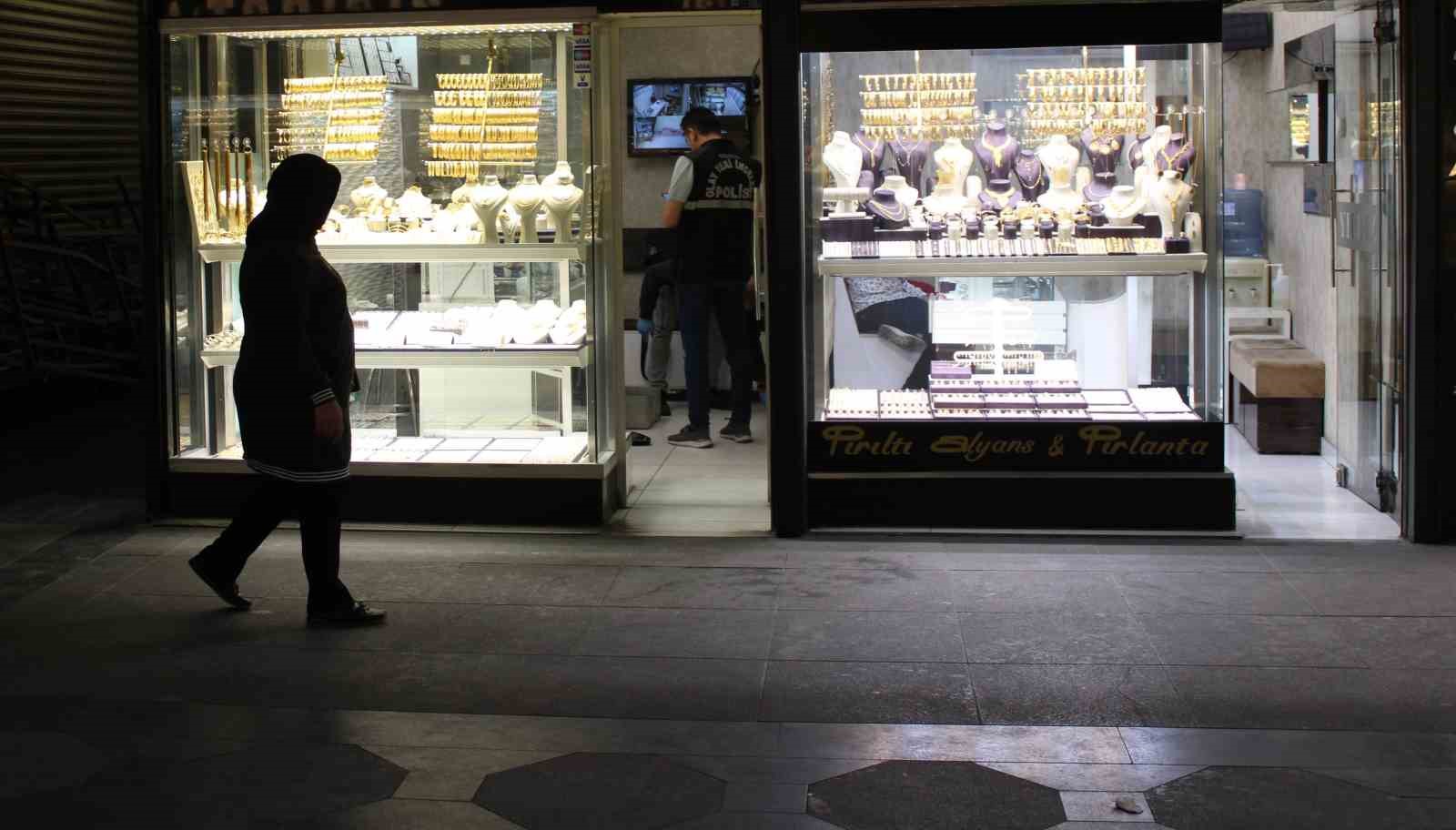 Sarrafı soymaya çalışan bankacı: 