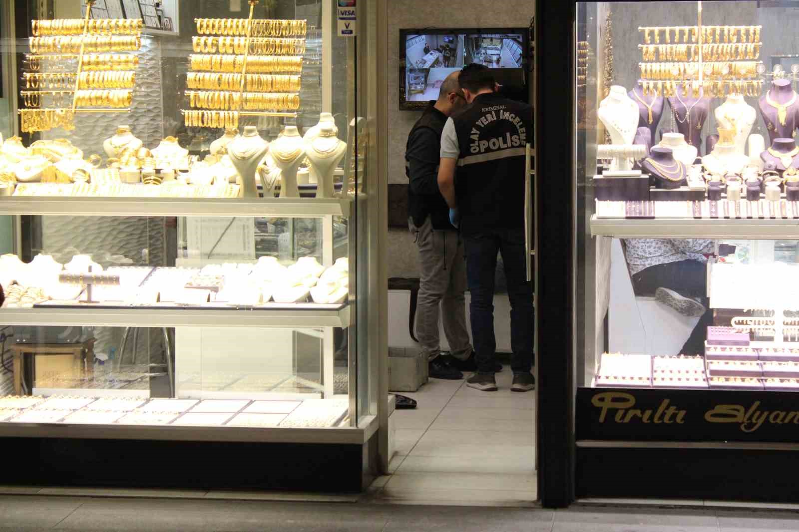 Sarrafı soymaya çalışan bankacı: 