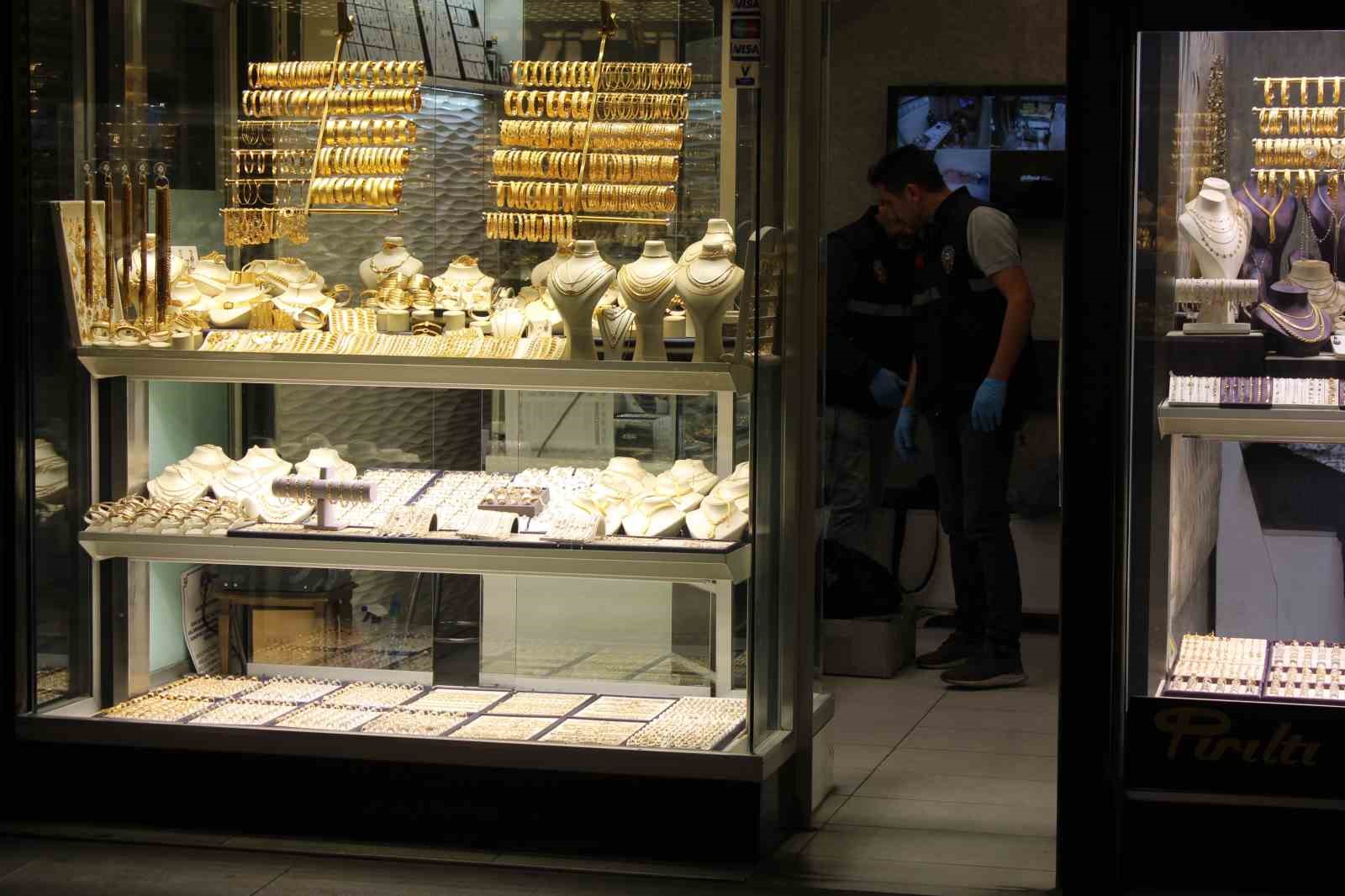 Sarrafı soymaya çalışan bankacı: