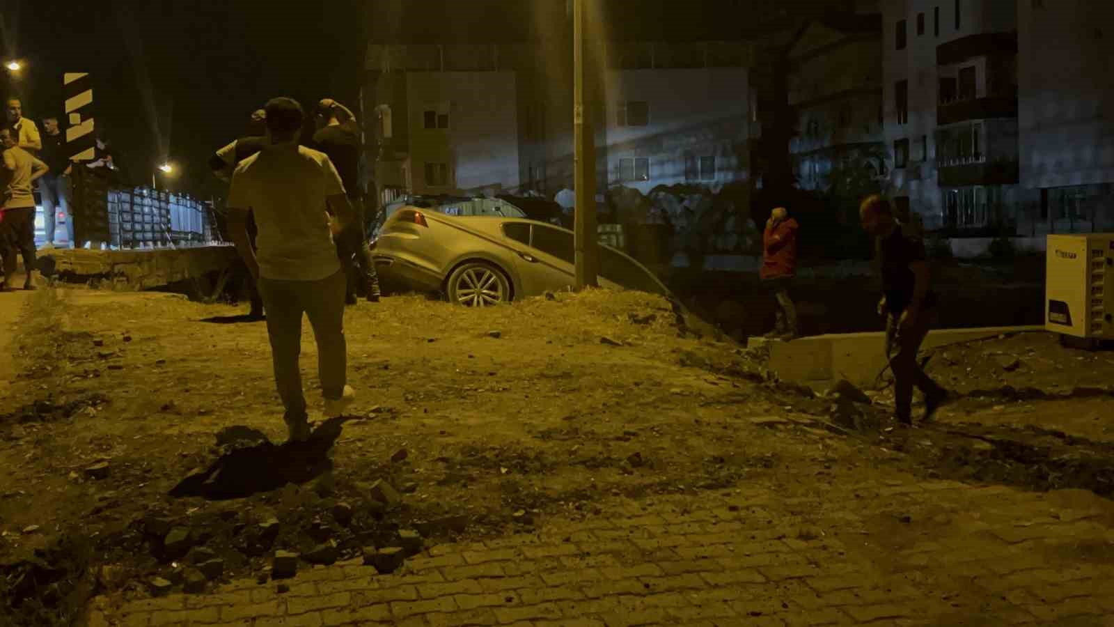 Navigasyon mağduru sürücünün kullandığı otomobil yıkımı yapılan bina arazisine uçtu