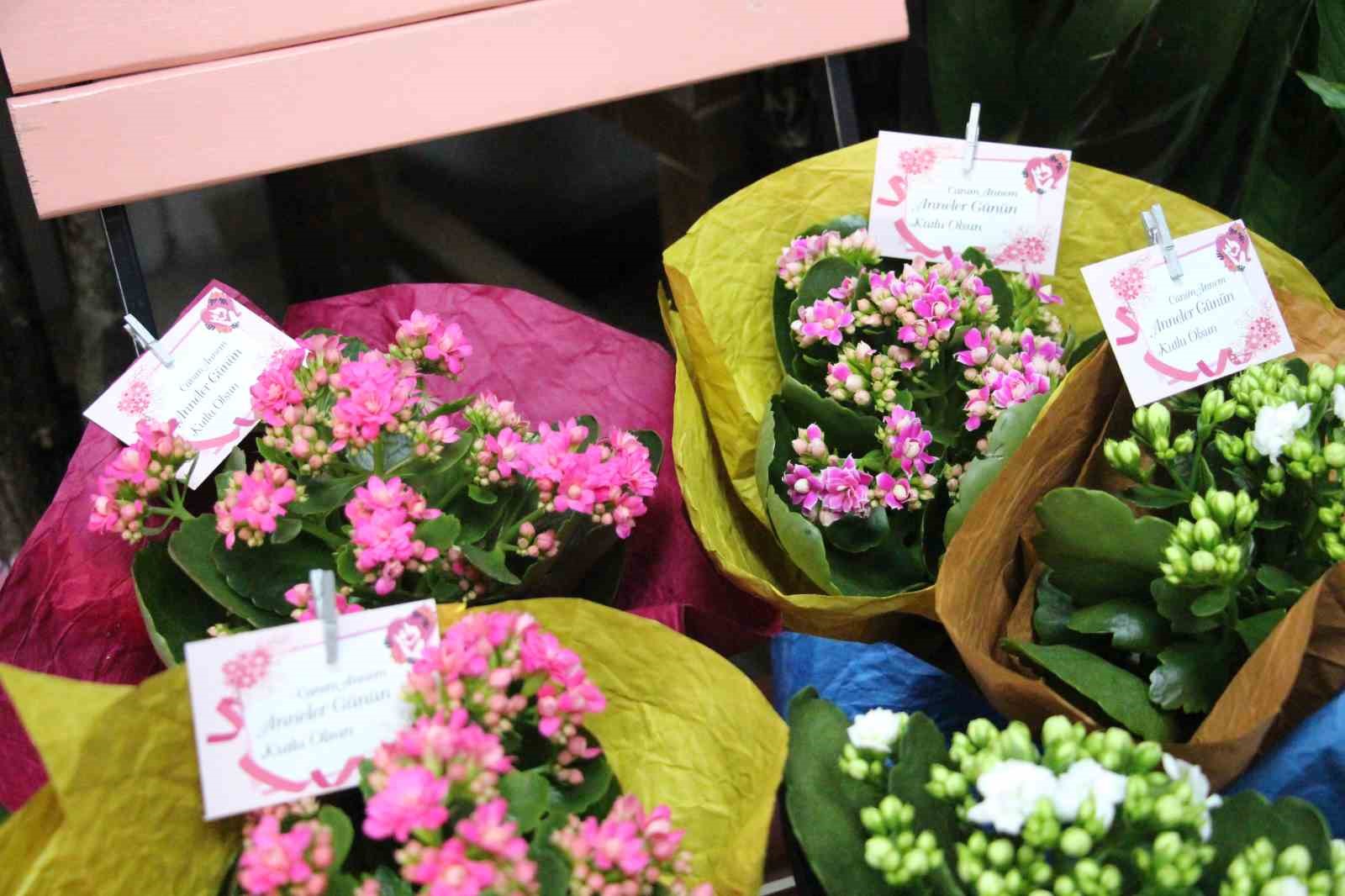Çiçekçilerde Anneler Günü yoğunluğu