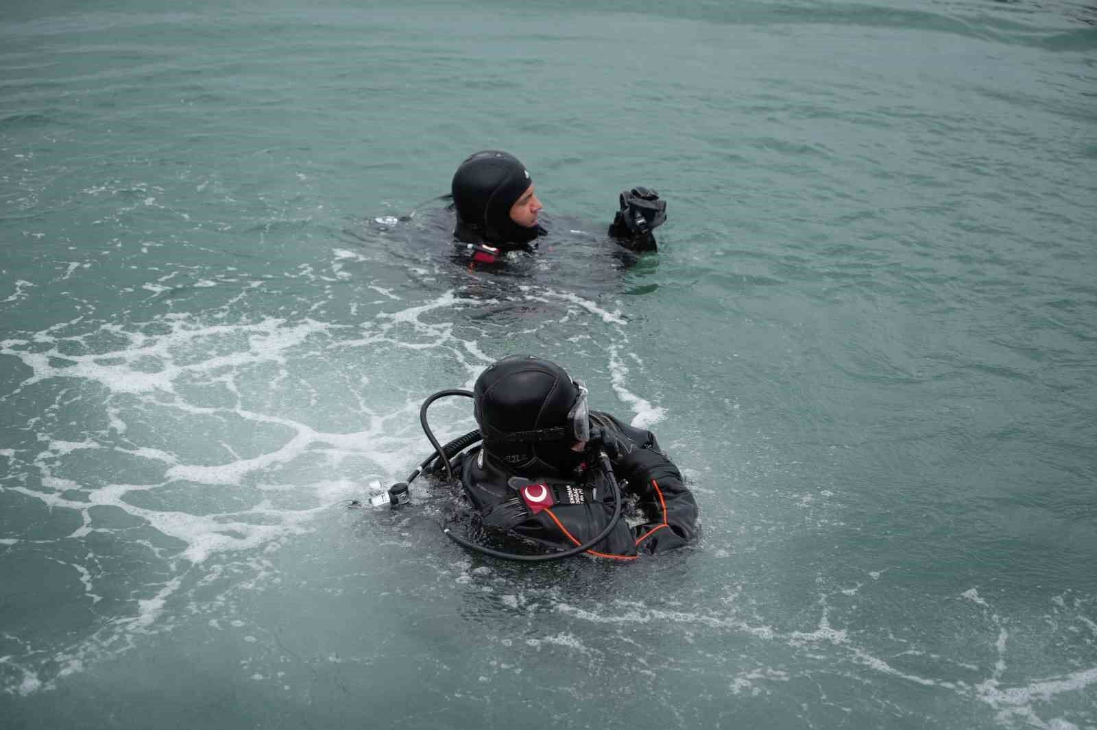 Denizden çıkan atıklar minikleri de şaşırttı: Lastik tekerlekler, teneke kutular