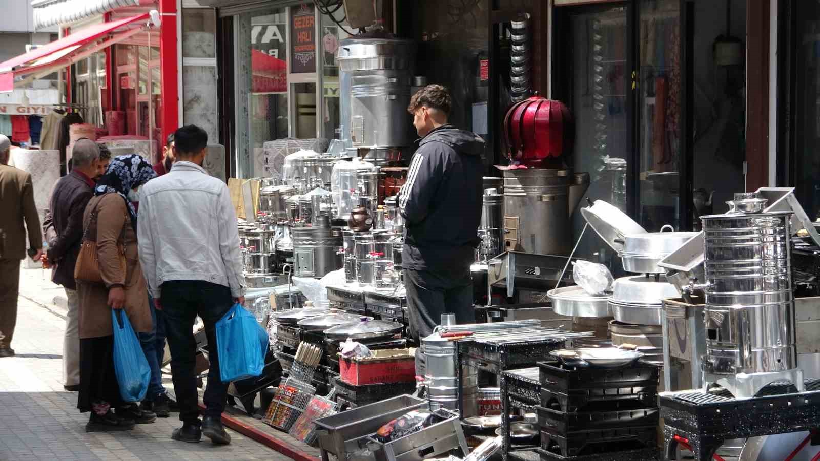 Van’ın tarihi çarşısında mangal ve semaver üretimi arttı