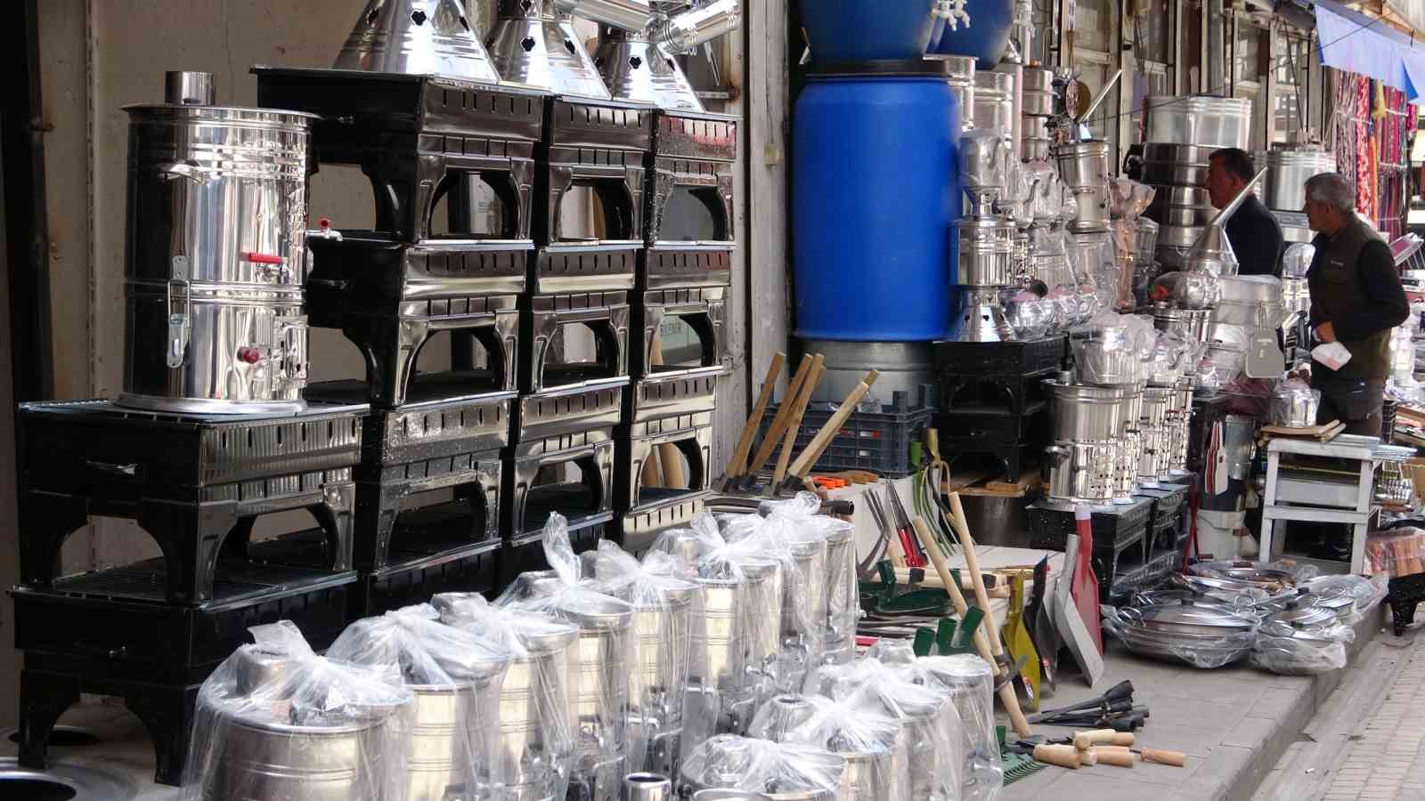 Van’ın tarihi çarşısında mangal ve semaver üretimi arttı