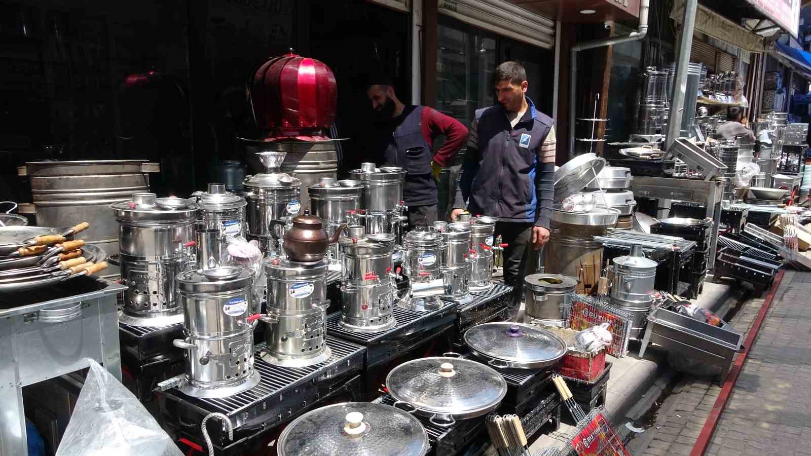 Van’ın tarihi çarşısında mangal ve semaver üretimi arttı