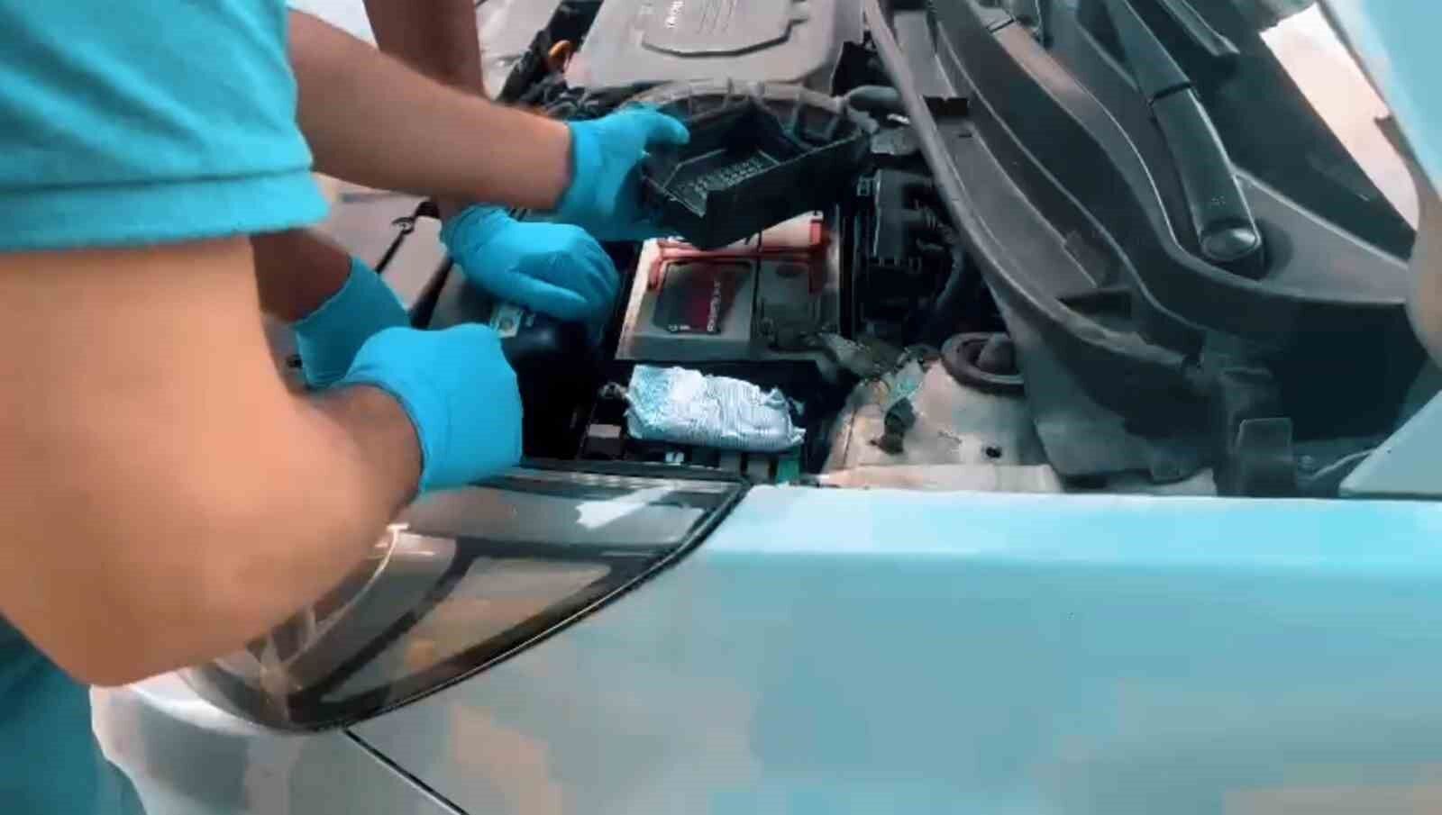 Kaput altındaki özel bölmeden uyuşturucu çıktı: 2 kişi tutuklandı
