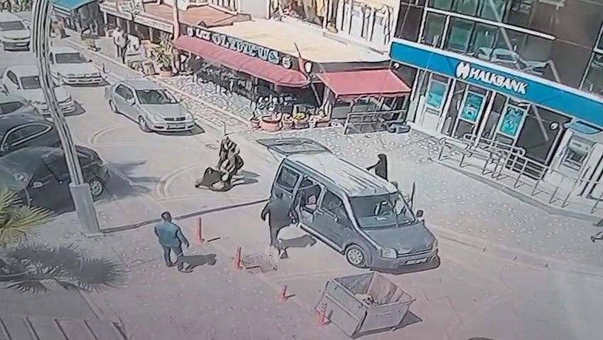 Genç kadını sürükleyerek böyle kaçırmaya çalıştılar, tutuklandılar