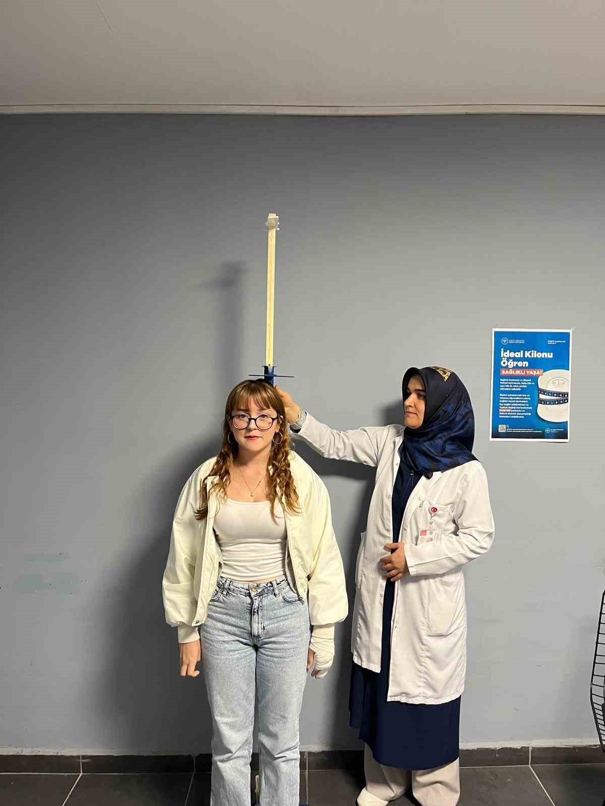Bu sefer öğrencilerin boyunu ve kilosunu ölçtüler