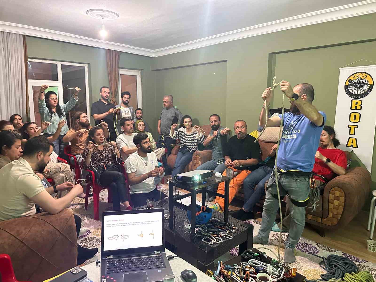 Van’da Türkiye Dağcılık Federasyonu onaylı dağcılık eğitimi verildi